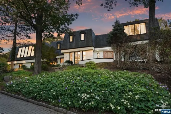 8 Stanton Road, Tenafly, NJ 07670
