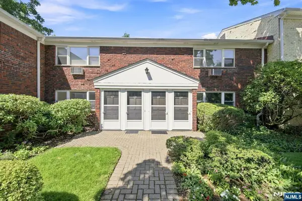 125 Regency Park 125, Ramsey, NJ 07446