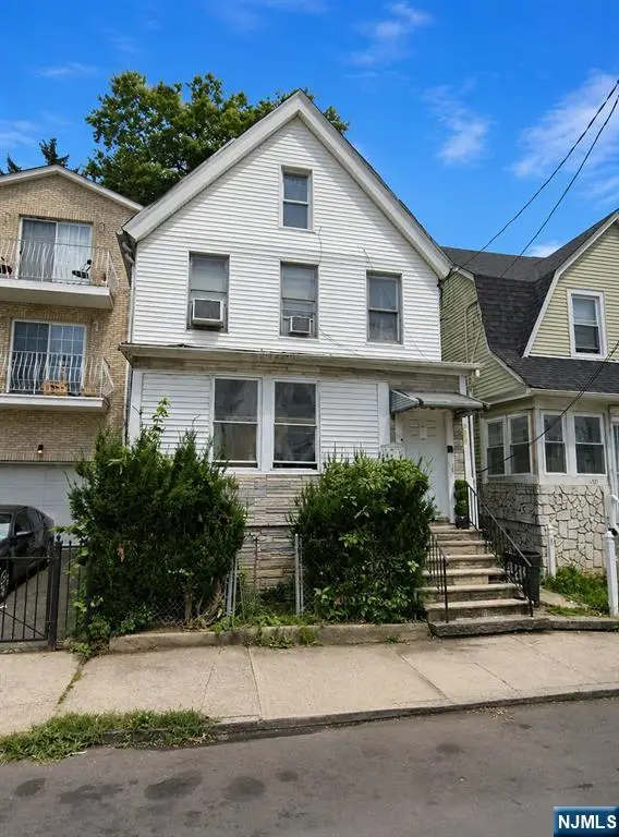 324 S 19th Street, Newark, NJ 07103