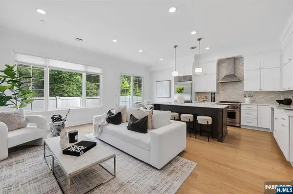 10 Gabriel Court, Paramus, NJ 07652