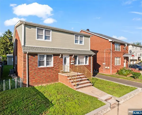 17 Kossuth Street, Wallington, NJ 07057