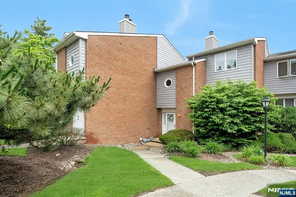 27 Sherwood Court, River Edge, NJ 07661 - #1