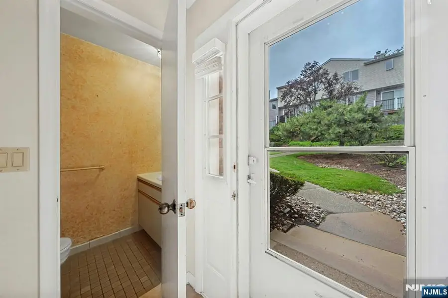 27 Sherwood Court, River Edge, NJ 07661 - #3
