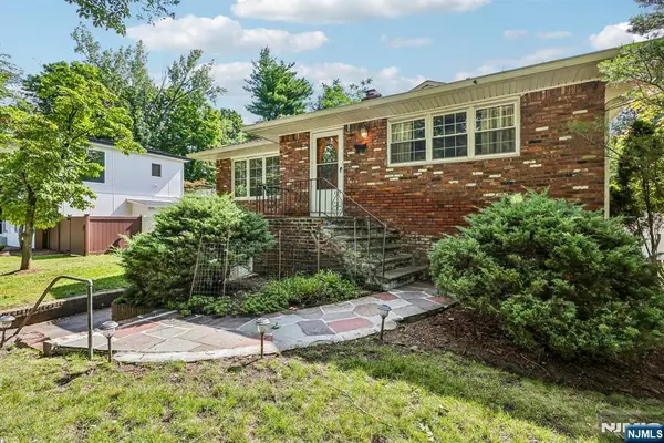 35 Knickerbocker Road, Closter, NJ 07624