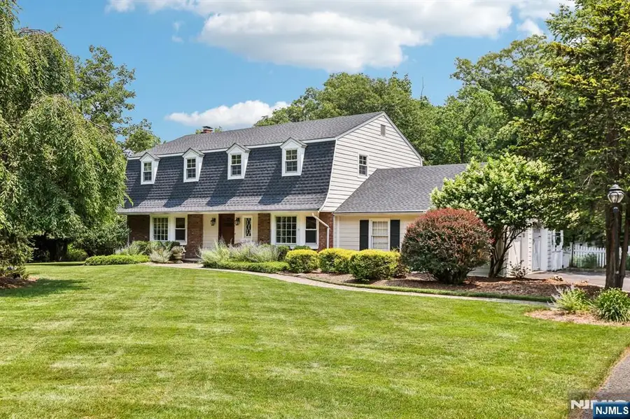 18 Roxbury Downs, Upper Saddle River, NJ 07458 - #3