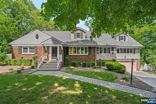 378 Van Beekum Place, Wyckoff, NJ 07481