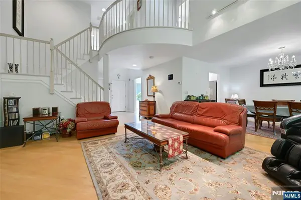 91 Lakeview Drive, Old Tappan, NJ 07675