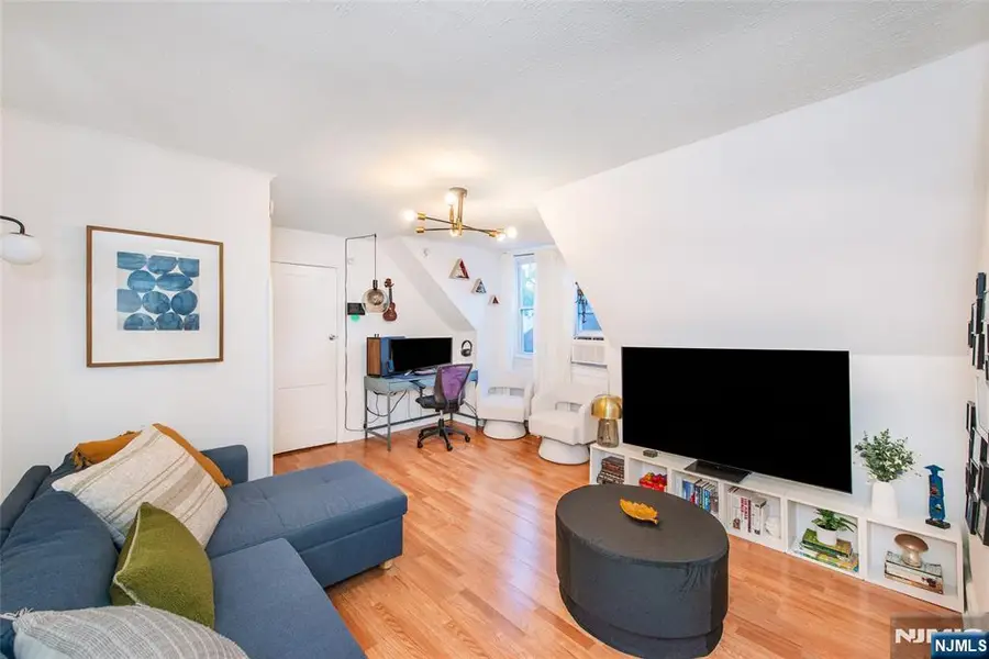 23 17th Street, East Orange, NJ 07018 - #3