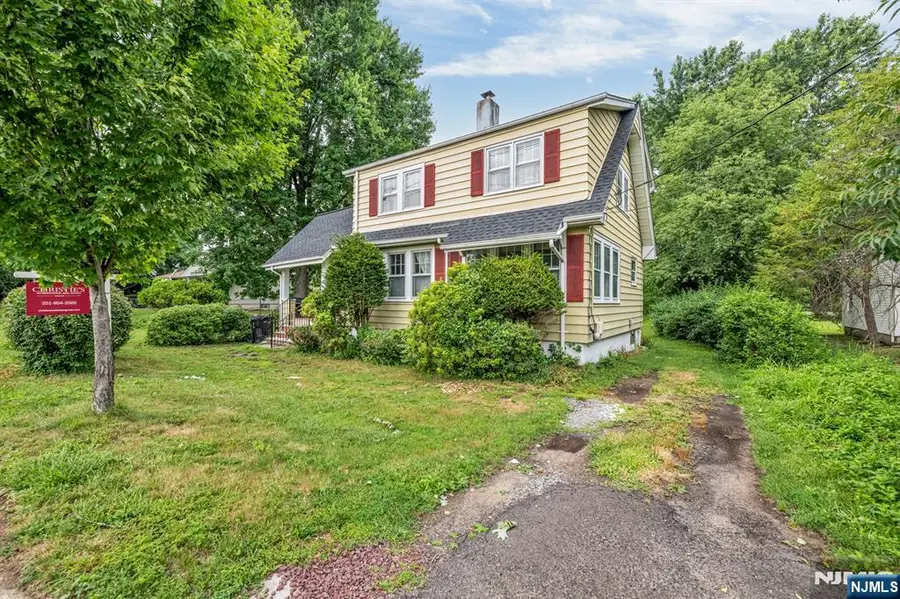 163 W Midland Avenue, Paramus, NJ 07652 - #2