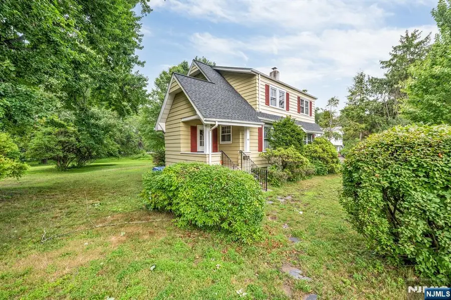163 W Midland Avenue, Paramus, NJ 07652 - #3