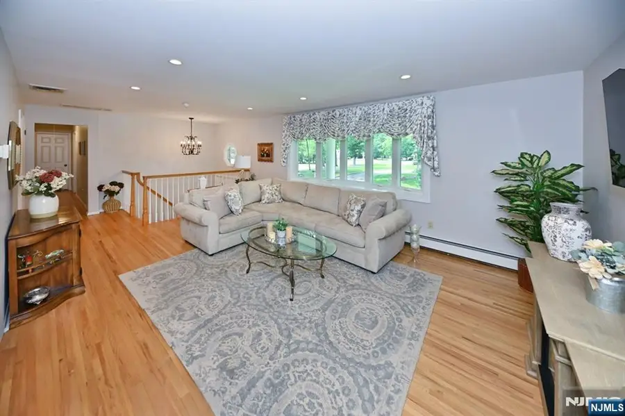 102 Lisa Court, Wyckoff, NJ 07481 - #3