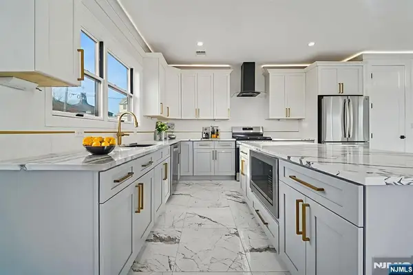 19 Mountain Avenue, Mahwah, NJ 07430