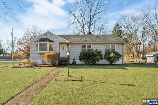 60 White Oak Road, Par-troy Hills Twp., NJ 07054