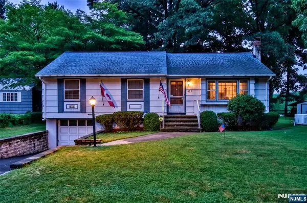 423 W Oakland Avenue, Oakland, NJ 07436