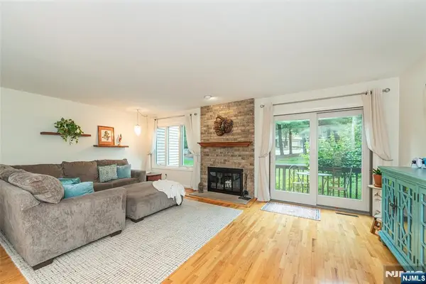 122 Macleish Court, Mahwah, NJ 07430