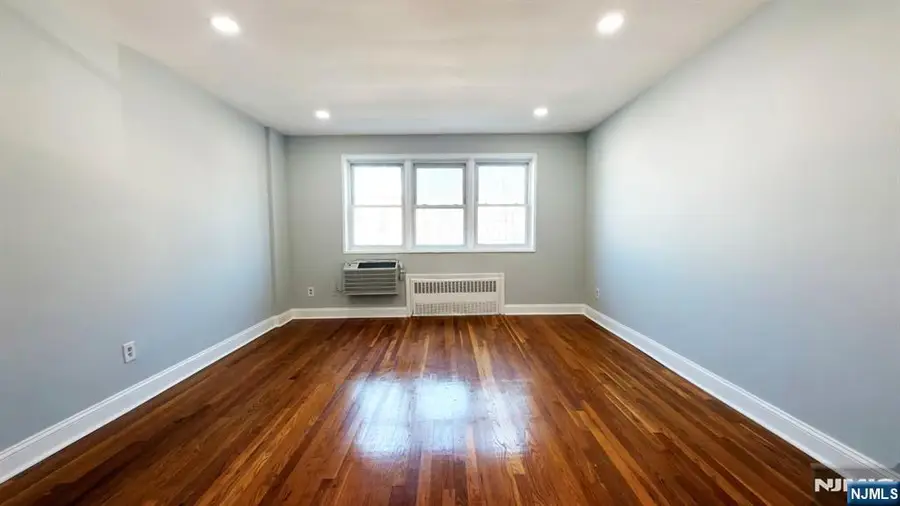 154 Bowers Street 2D, Jersey City, NJ 07307 - #2