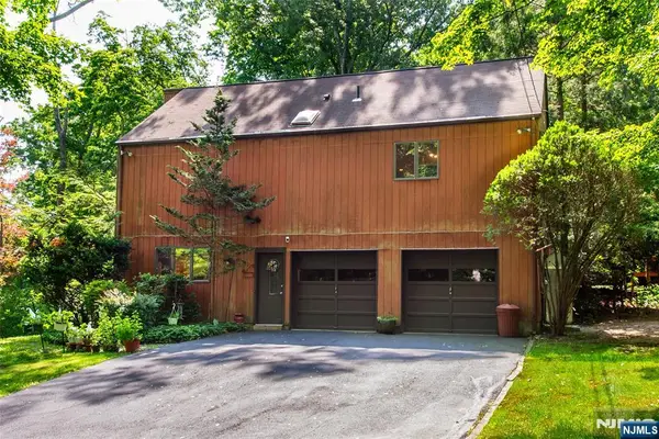 49 Hope Road, Liberty, NJ 07838