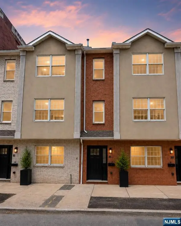 16 Kinney Street, Newark, NJ 07102
