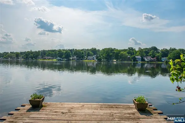 77 E Lake Drive, Wayne, NJ 07470