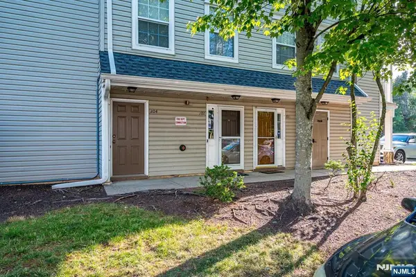 202 Prestwick Way 202, Edison, NJ 08820