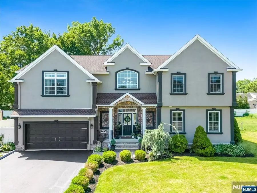 8 Ferndale Place, Pompton Plains, NJ 07444 - #2