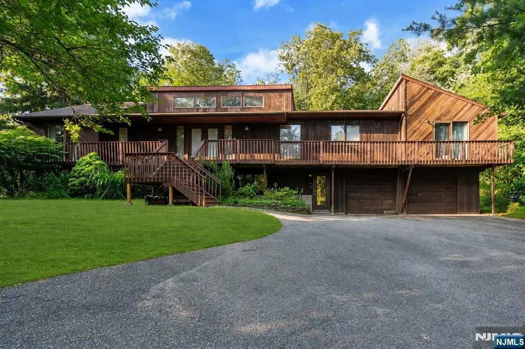3 Bluefield Court, Hillsdale, NJ 07642 - #1