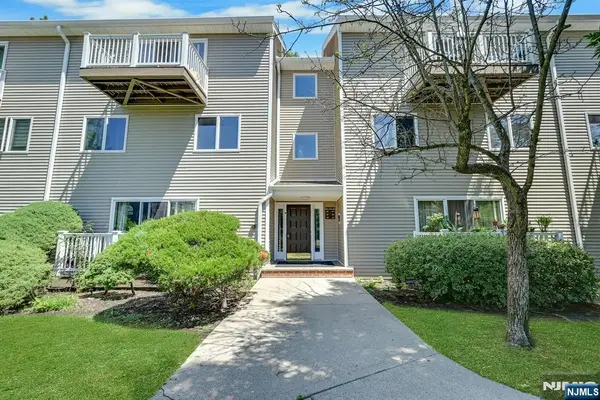 15 Presidential Drive 15, Englewood, NJ 07631