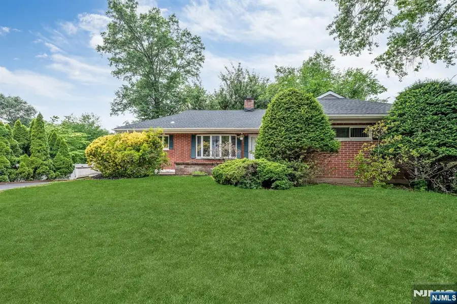 574 Chestnut Street, Township Of Washington, NJ 07676 - #2