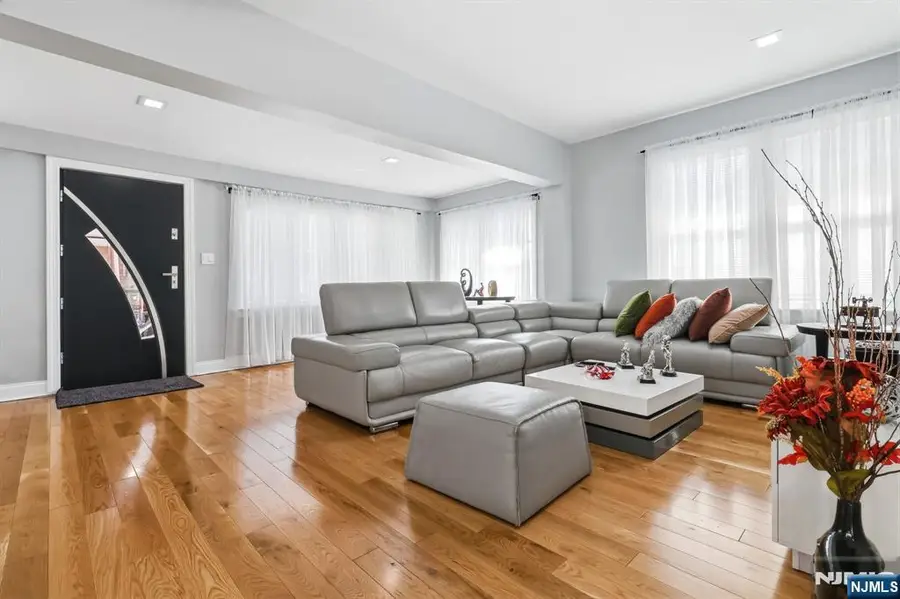 15 Pehle Avenue, Saddle Brook, NJ 07663 - #3