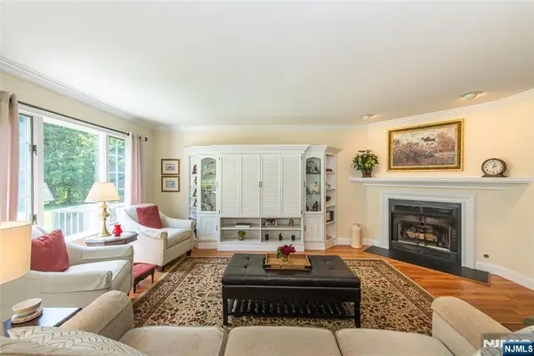 46 Village Drive 103, Montville Township, NJ 07045