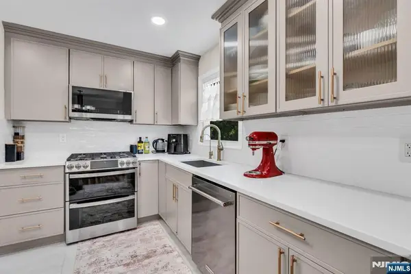 33 Oak Avenue, Pequannock Township, NJ 07440
