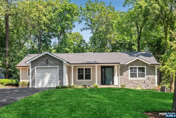 5 Blanchfield Court, Ho-Ho-Kus, NJ 07423