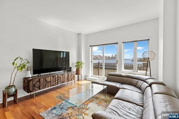 6503 City Place, Edgewater, NJ 07020