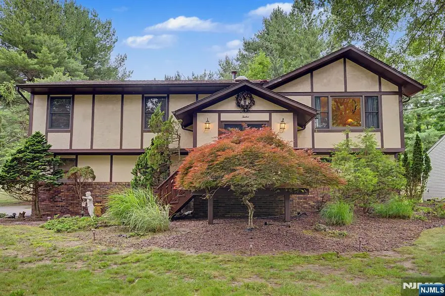 12 Seminole Avenue, Oakland, NJ 07436 - #2