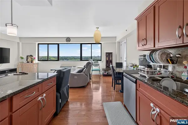 60 Parkway Drive 10C, East Orange, NJ 07017