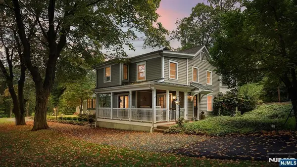 35 Woodledge Road, Watchung, NJ 07069