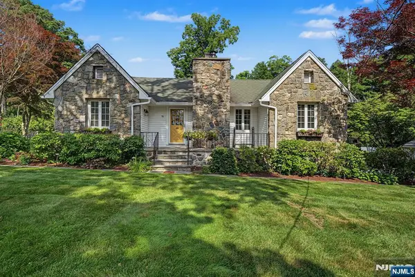 16 Weir Place, Ringwood, NJ 07456