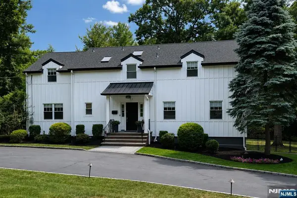 69 N Hillside Avenue, Livingston, NJ 07039