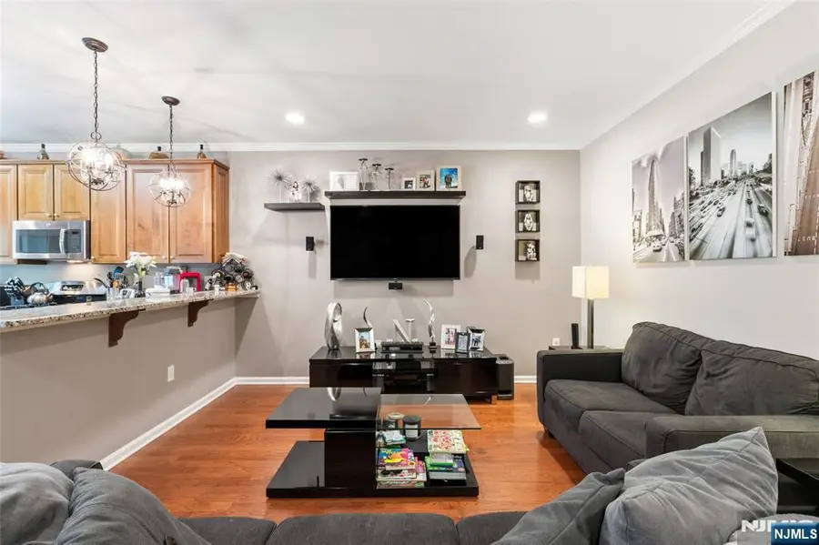 18 Bahr Circle, Verona, NJ 07044 - #3