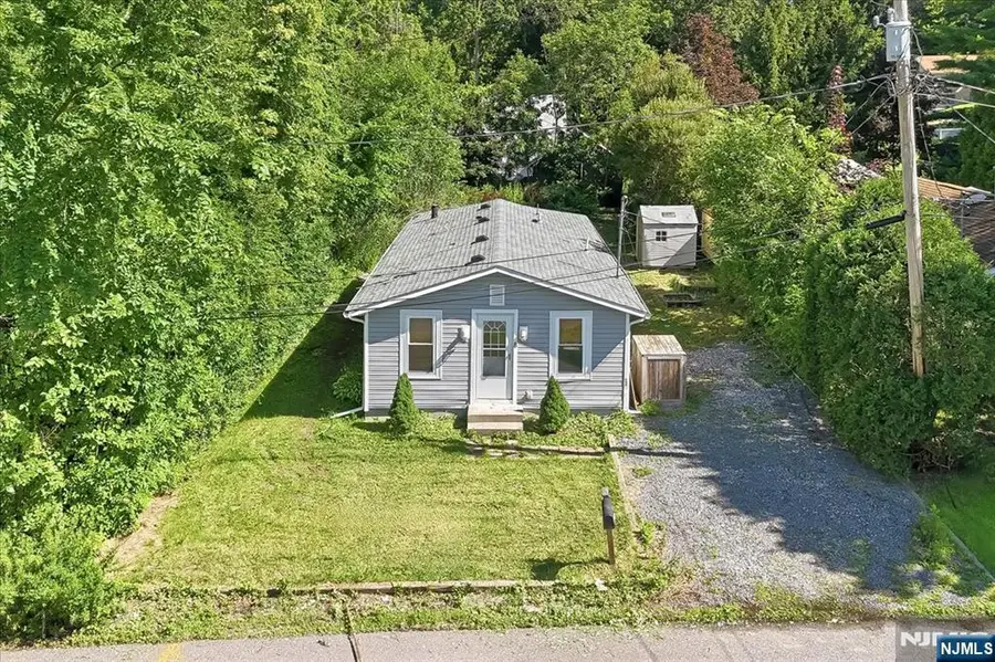 8 Madelyn Avenue, West Milford, NJ 07480 - #3