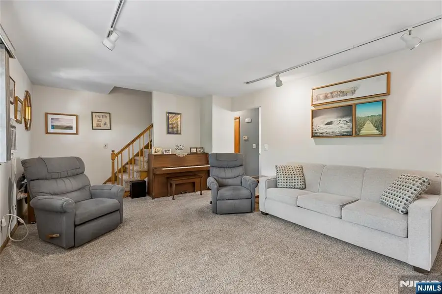 4 Dogwood Terrace, Wayne, NJ 07470 - #3