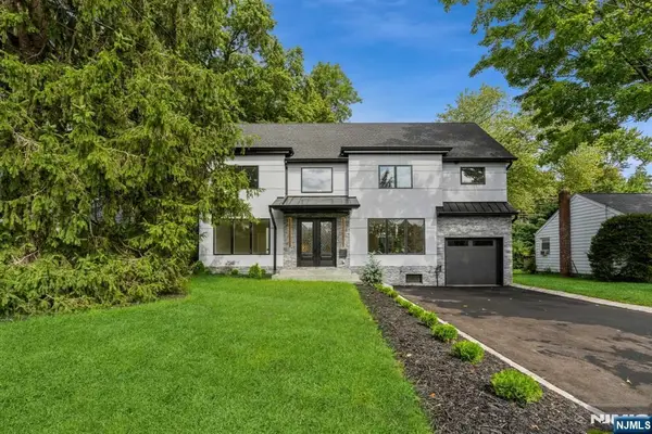 66 E Gramercy Place, Glen Rock, NJ 07452