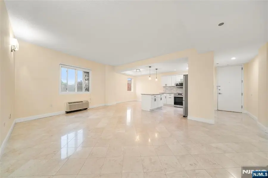 399 11th 206, Palisades Park, NJ 07650 - #3