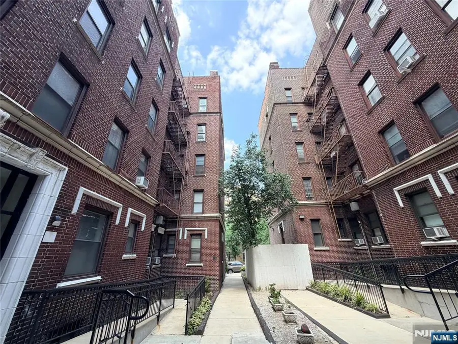 277 Harrison Avenue C6, Jersey City, NJ 07304 - #3
