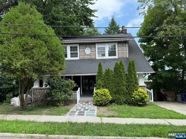 110 Romaine Place, Leonia, NJ 07605