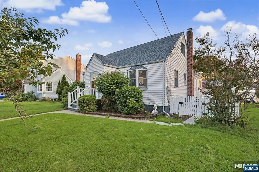 30 Schuyler Avenue, Pompton Lakes, NJ 07442 - #3