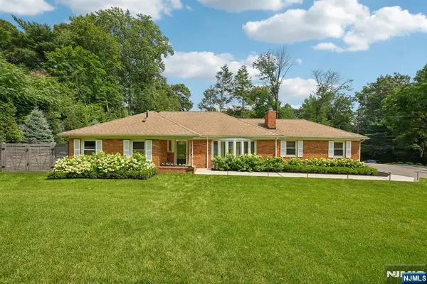 1625 Nottingham Way, Mountainside, NJ 07092