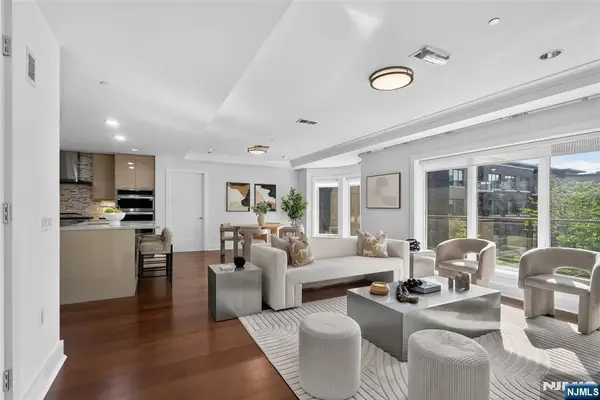 100 Eton Row 302, Weehawken, NJ 07086