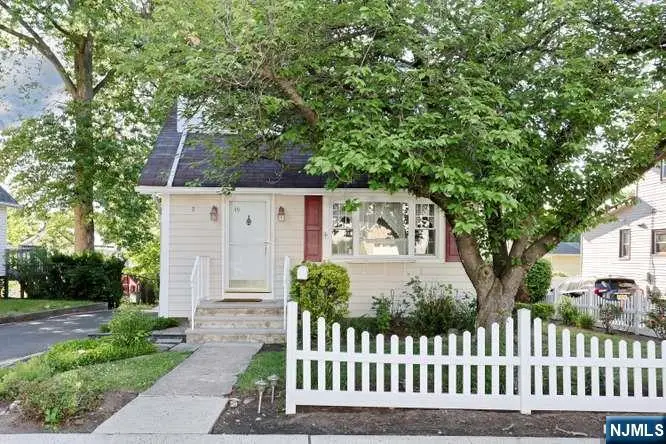49 S Franklin Avenue, Bergenfield, NJ 07621 - #2
