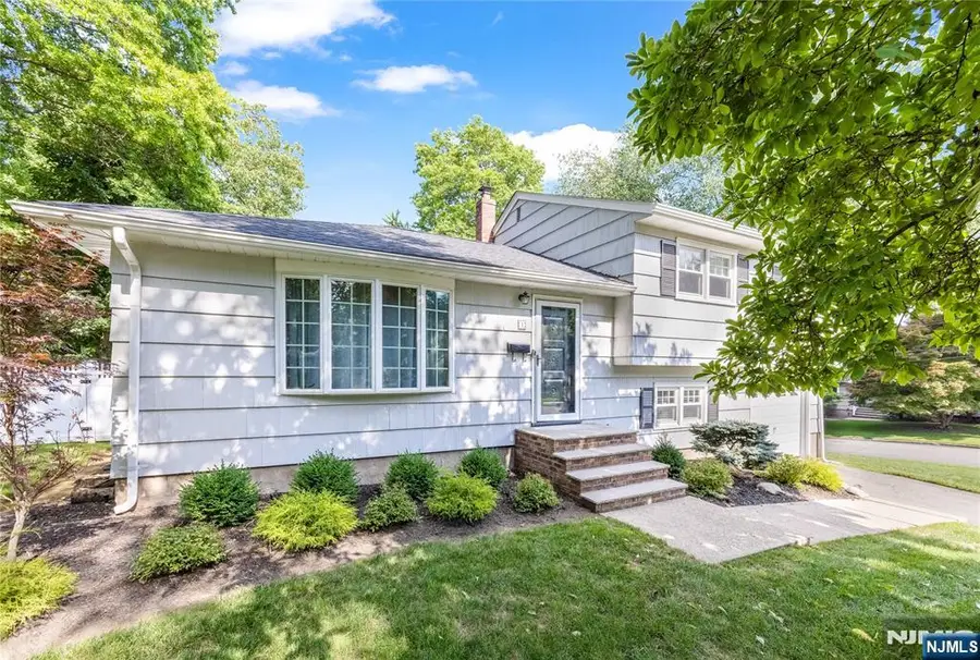 1 Crest Drive, Montvale, NJ 07645 - #2
